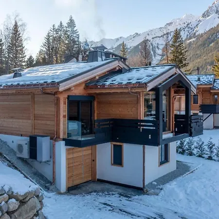 Horská chata Seven Summits - Pool - Sauna - Jacuzzi - By Cozee